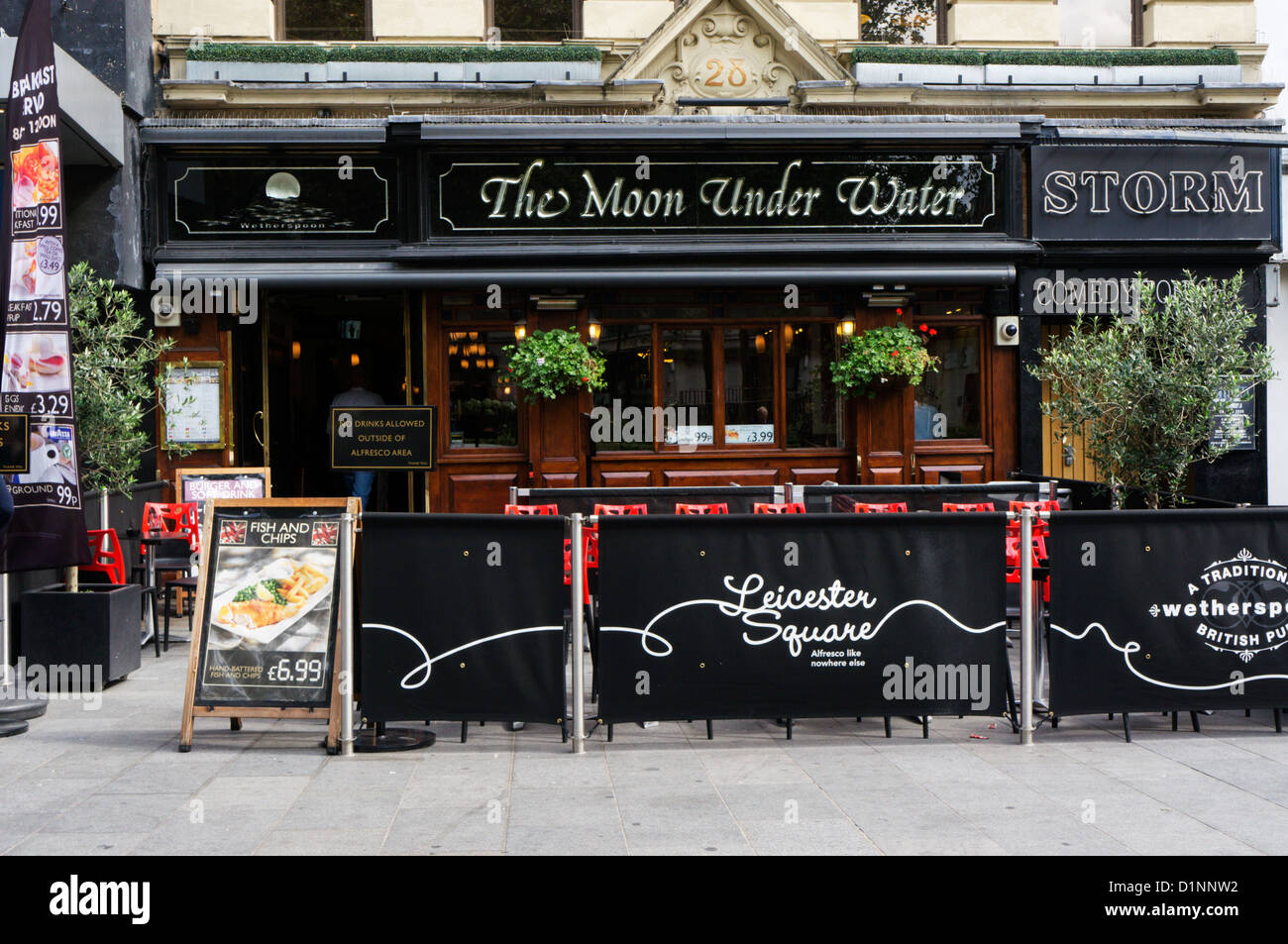 Der Mond Under Water Pub am Leicester Square in London Stockfoto