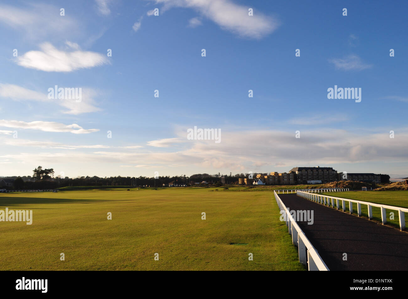 St Andrews Old Course und Golfplatz im Hintergrund Stockfoto