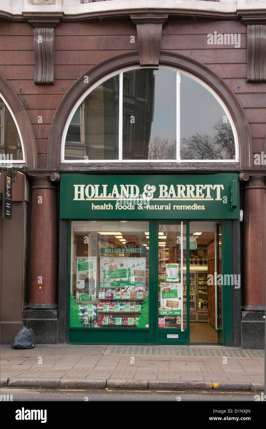 Holland & Barrett Bioladen auf Tottenham Court Road, London, UK. Stockfoto