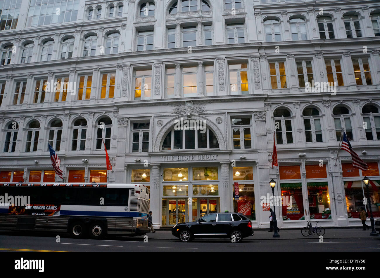 Home Depot Store in Manhattan auf 42nd Street, New York City, NY Stockfoto