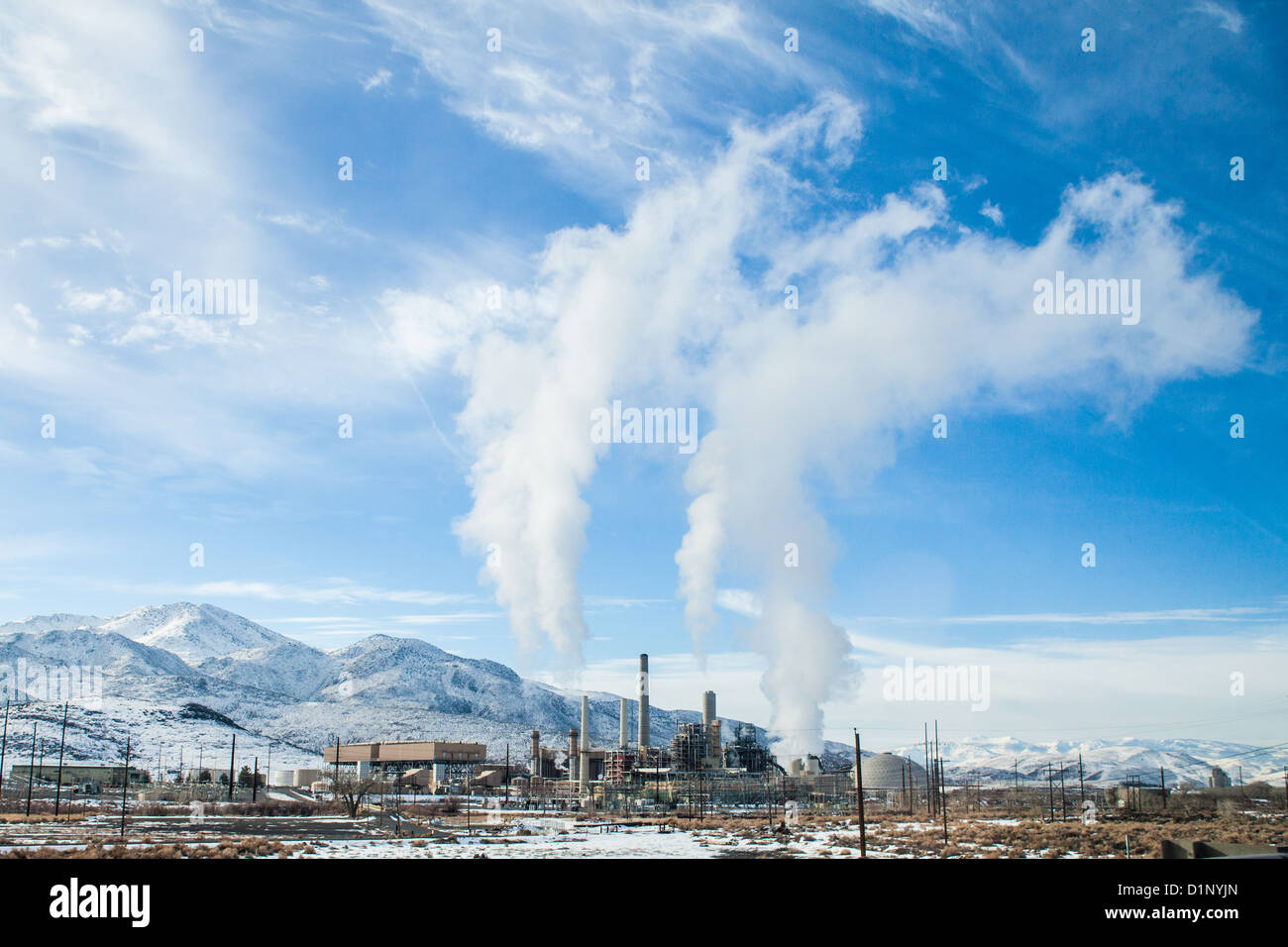 Dampf aus einem Kohlekraftwerk in der Nähe von Sparks Nevada im Winter 2012 Stockfoto