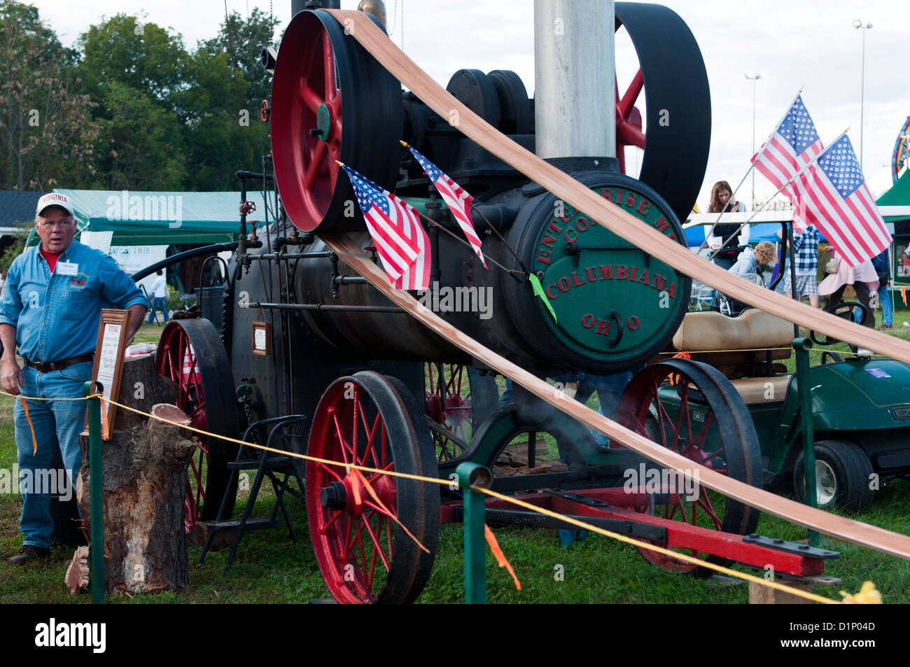 Mann zeigt Oldtimer Landmaschinen an Virginia State Fair in Richmond Virginia, Oktober 2011 Stockfoto