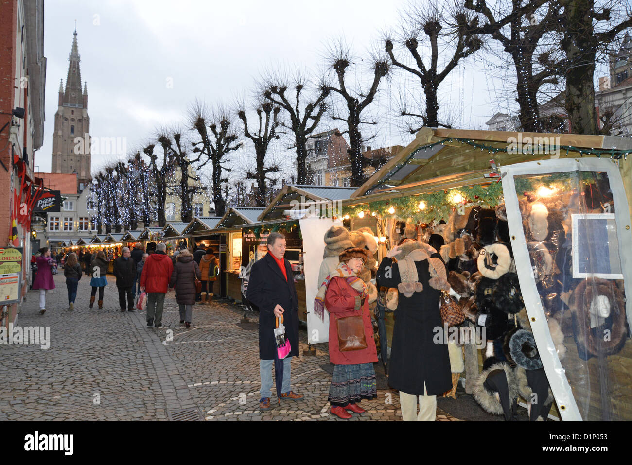 Weihnachtsmarkt in Simon Stevinplein, historische Zentrum von Brügge, Brügge, Provinz West-Flandern, flämische Region, Belgien Stockfoto