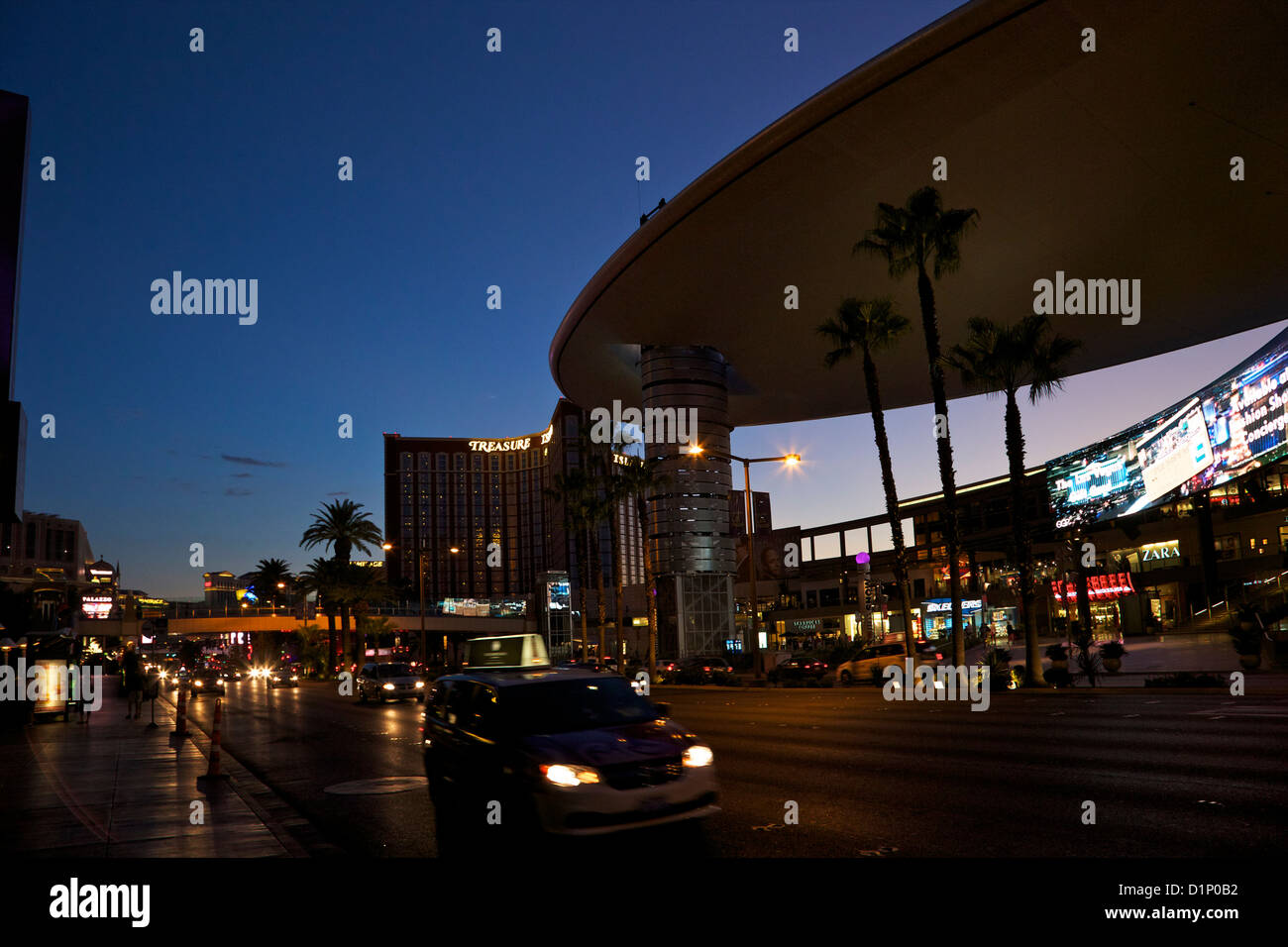 Las Vegas Boulevard South im Abendlicht, Las Vegas, Nevada, USA Stockfoto