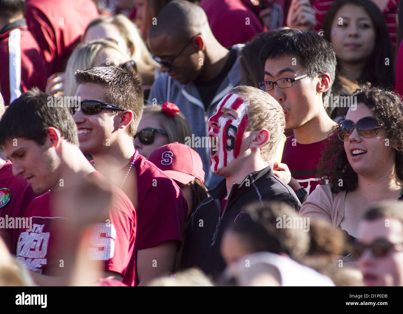 1. Januar 2013 - Los Angeles, Kalifornien (CA, USA - ein Fan von Stanford Cardinal in der 99. Rose Bowl-Spiel gegen Wisconsin Badgers am 1. Januar 2013 in Pasadena, Kalifornien. (Kredit-Bild: © Ringo Chiu/ZUMAPRESS.com) Stockfoto