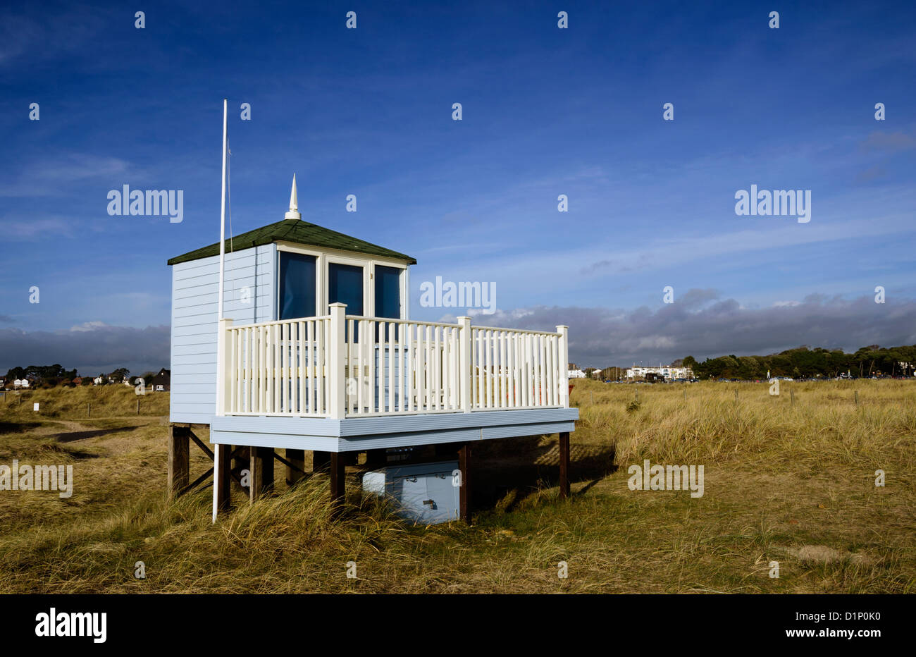 Eine Strandwache auf Sanddünen am Hengistbury Head / Mudeford spucken in der Nähe von Christchurch in Dorset. Stockfoto