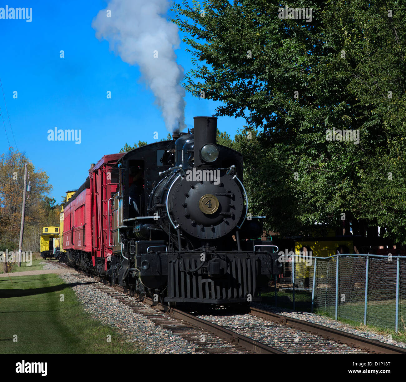 Der Holzfäller Steam Train in Laona, Wisconsin ist ein Vintage Dampfzug bringt Besucher zum Camp 5 Anmeldung Camp Museum. Stockfoto