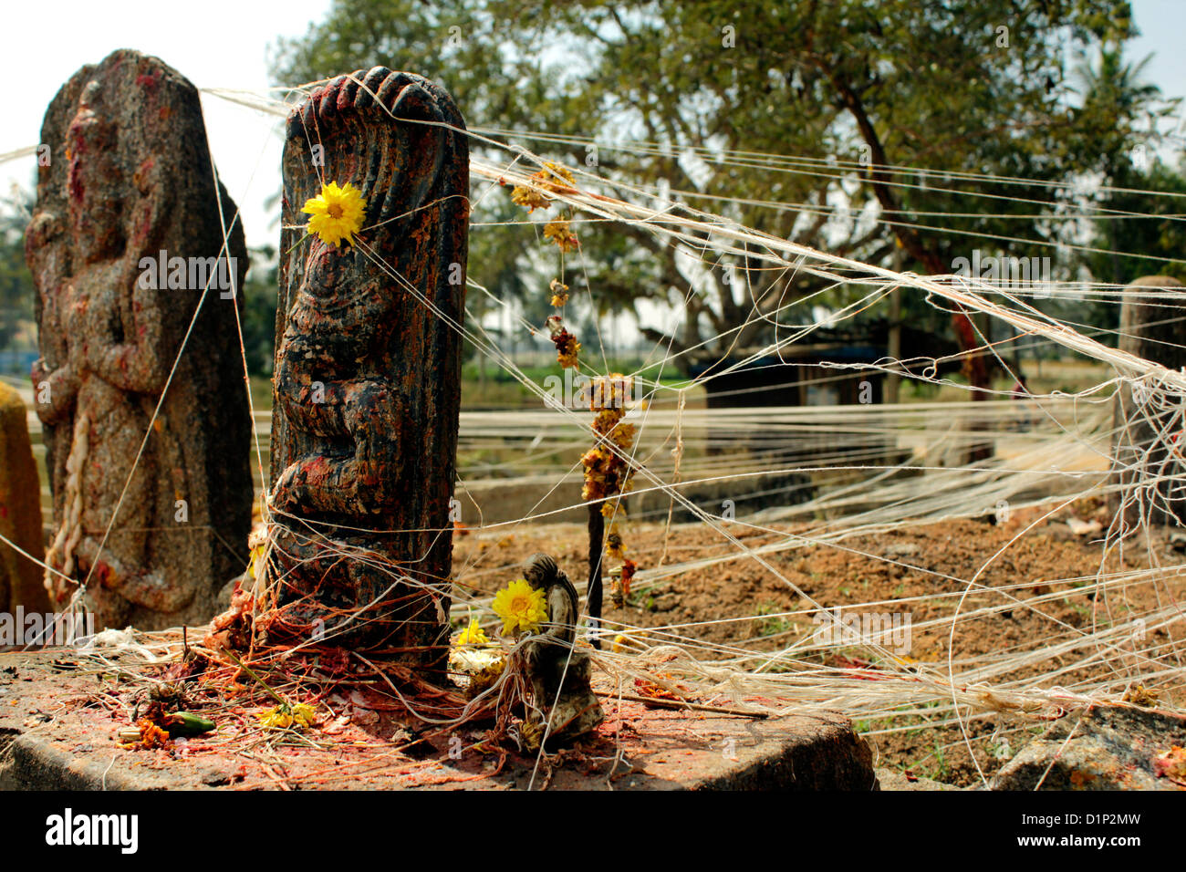 heidnische Tempel im ländlichen Indien. Stockfoto