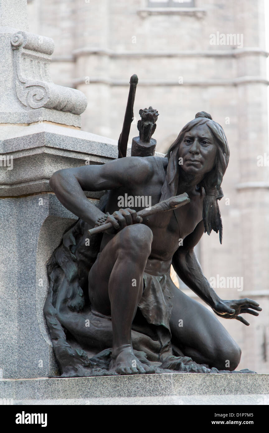 Nahaufnahme eines Aborigines Mannes Statue, Maisonneuve Denkmal setzen Sie d ' Armes, Ville-Marie, Montreal, Quebec, Kanada Stockfoto