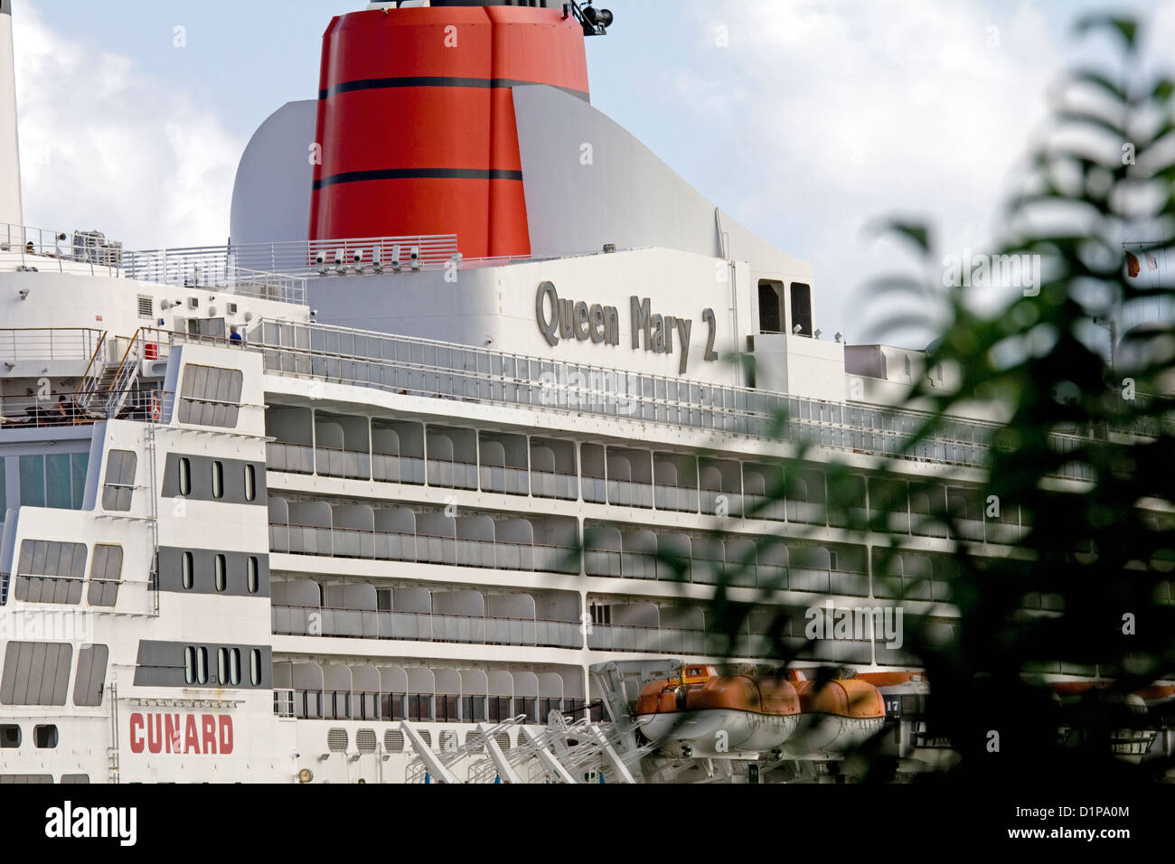 Die Cunard-Liner Queen Mary 2 [QM2] November 2012 in Las Palmas de Gran Canaria festgemacht Stockfoto