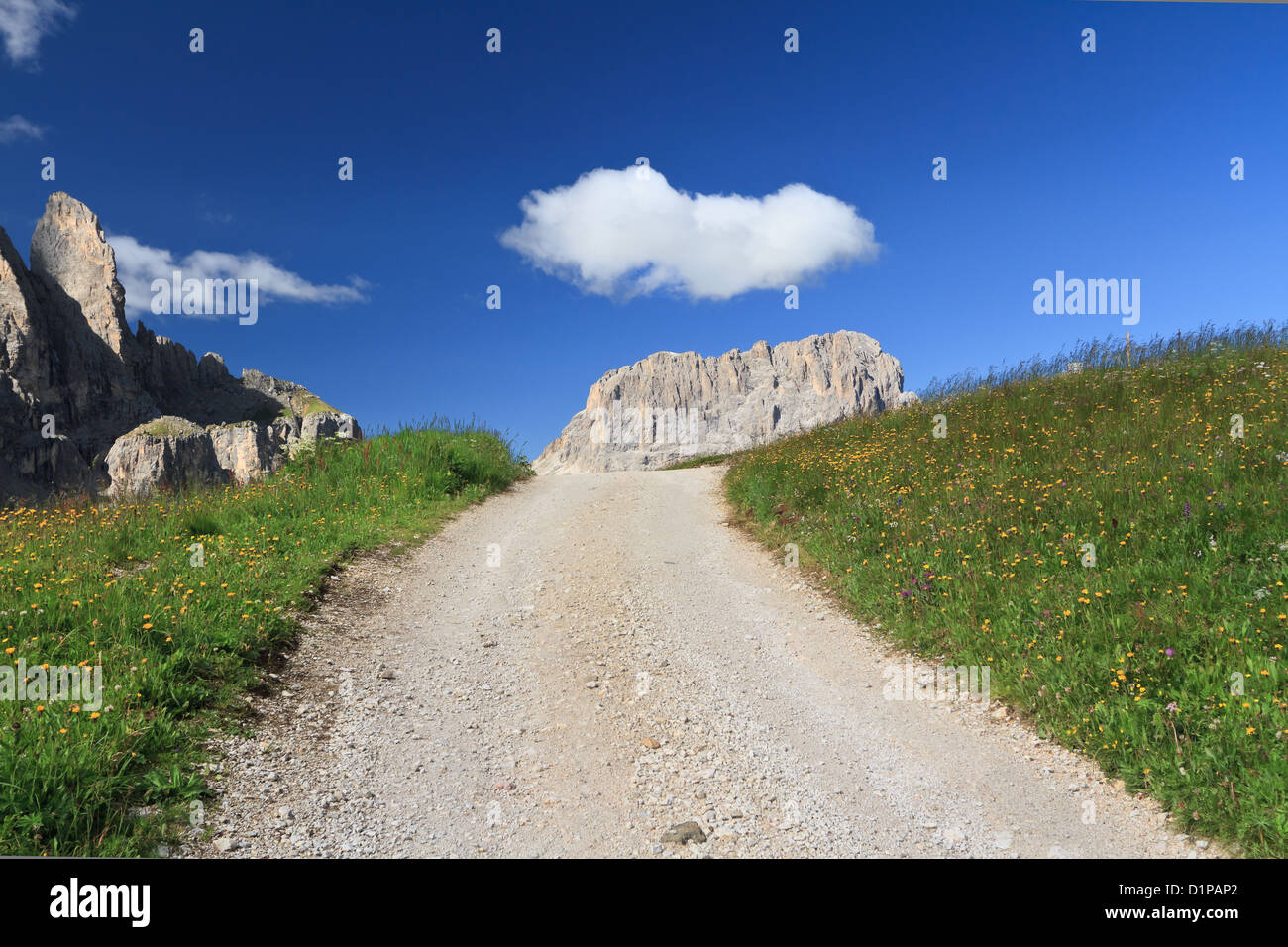 kleine Straße im Grödner Joch, italienischen Dolomiten Stockfoto