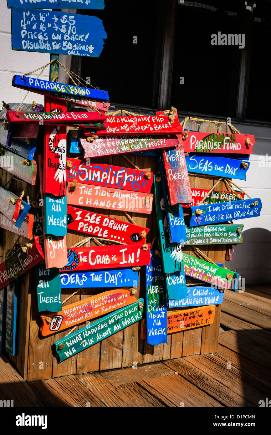 Bunte handgemalte Schilder in Cortez FL Stockfoto