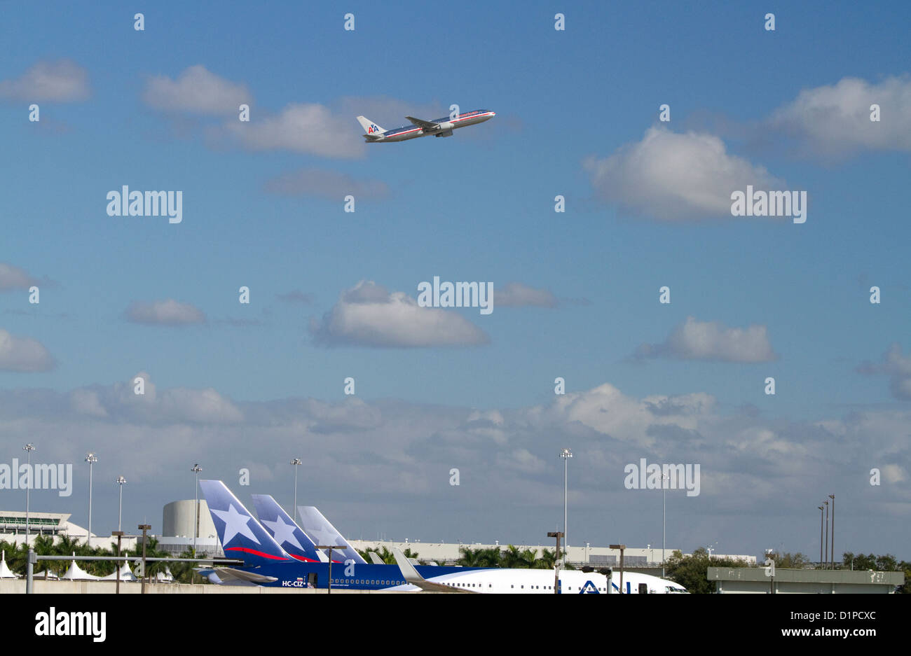 LAN Airlines Boeing 767 auf ausziehen aus dem Miami International Airport, Florida, USA. Stockfoto