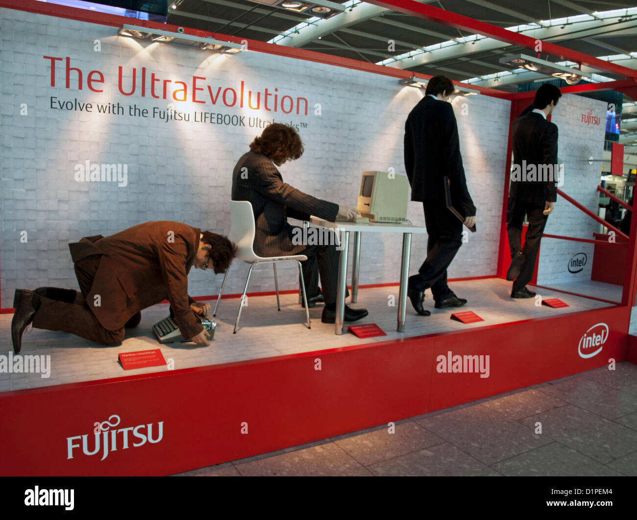 Fujitsu-Skulptur am Heathrow Airport Terminal 5, Hillingdon, London, England, Vereinigtes Königreich Stockfoto
