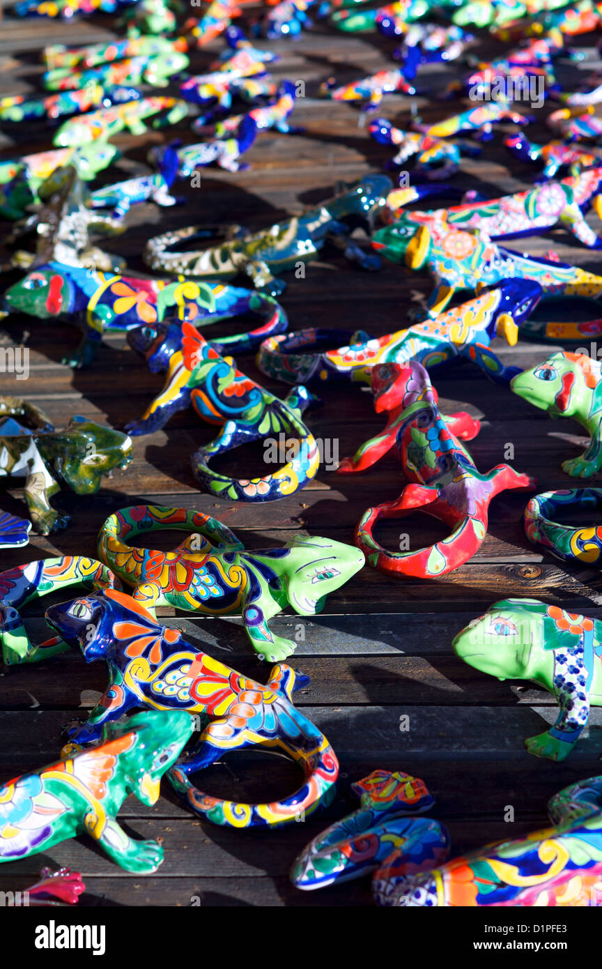 Vielzahl von Lizard Kunsthandwerk auf dem Boden Stockfoto