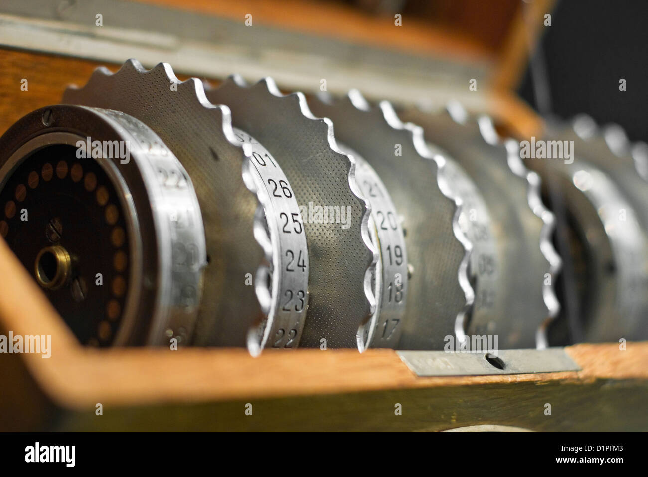 Die Rotoren von einem deutschen Enigma Codierung Gerät in Bletchley Park, Buckinghamshire Stockfoto