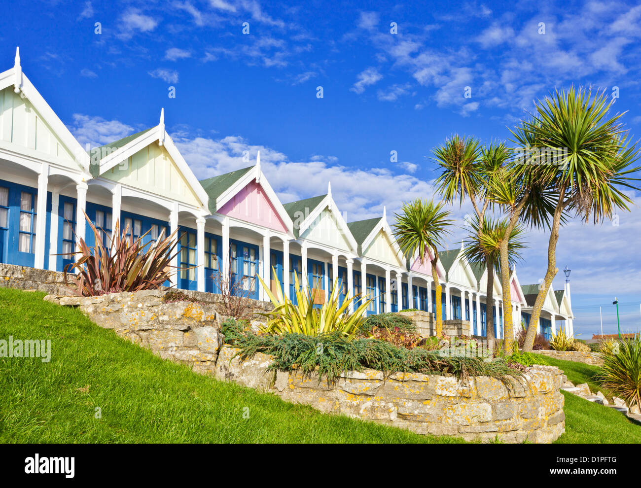 Badehäuschen in Greenhill Gärten auf der Esplanade Promenade direkt am Meer Weymouth Dorset England UK GB EU Europa Stockfoto