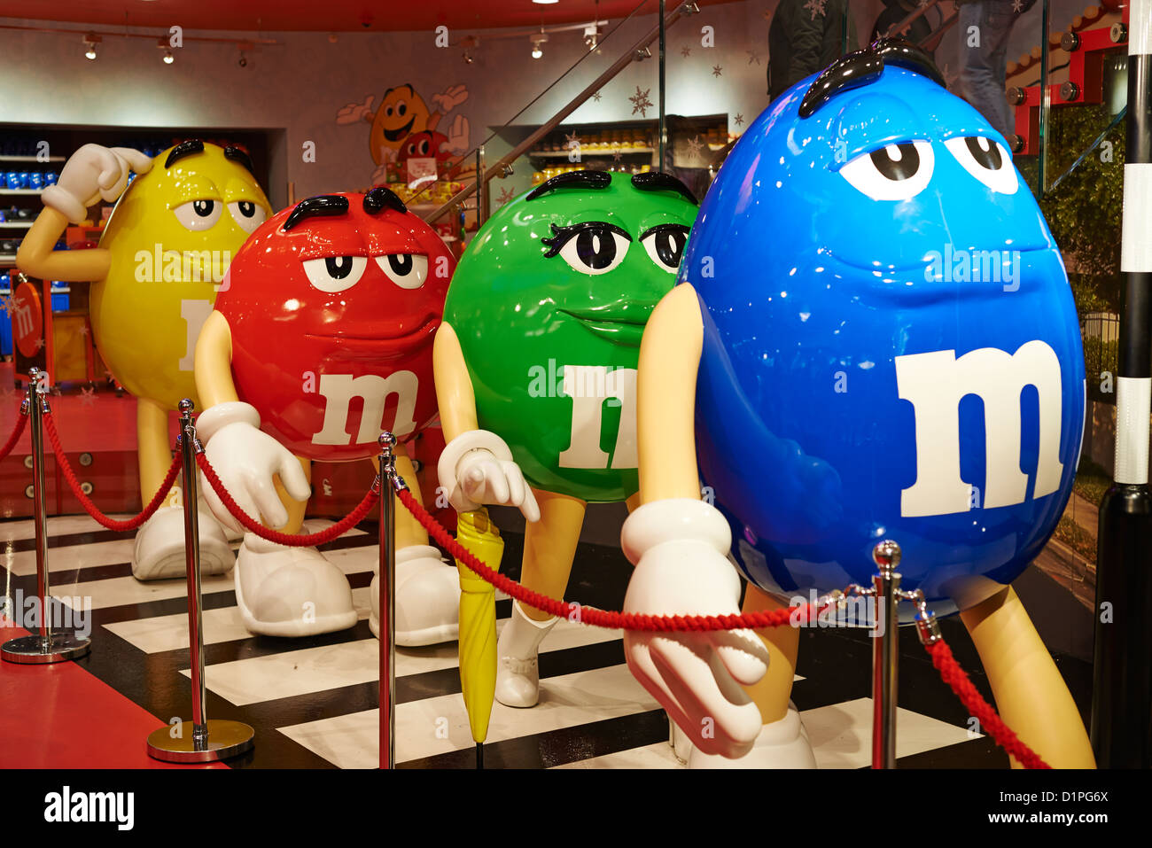 Innenraum des M & M speichern Leicester Square in London UK Stockfoto