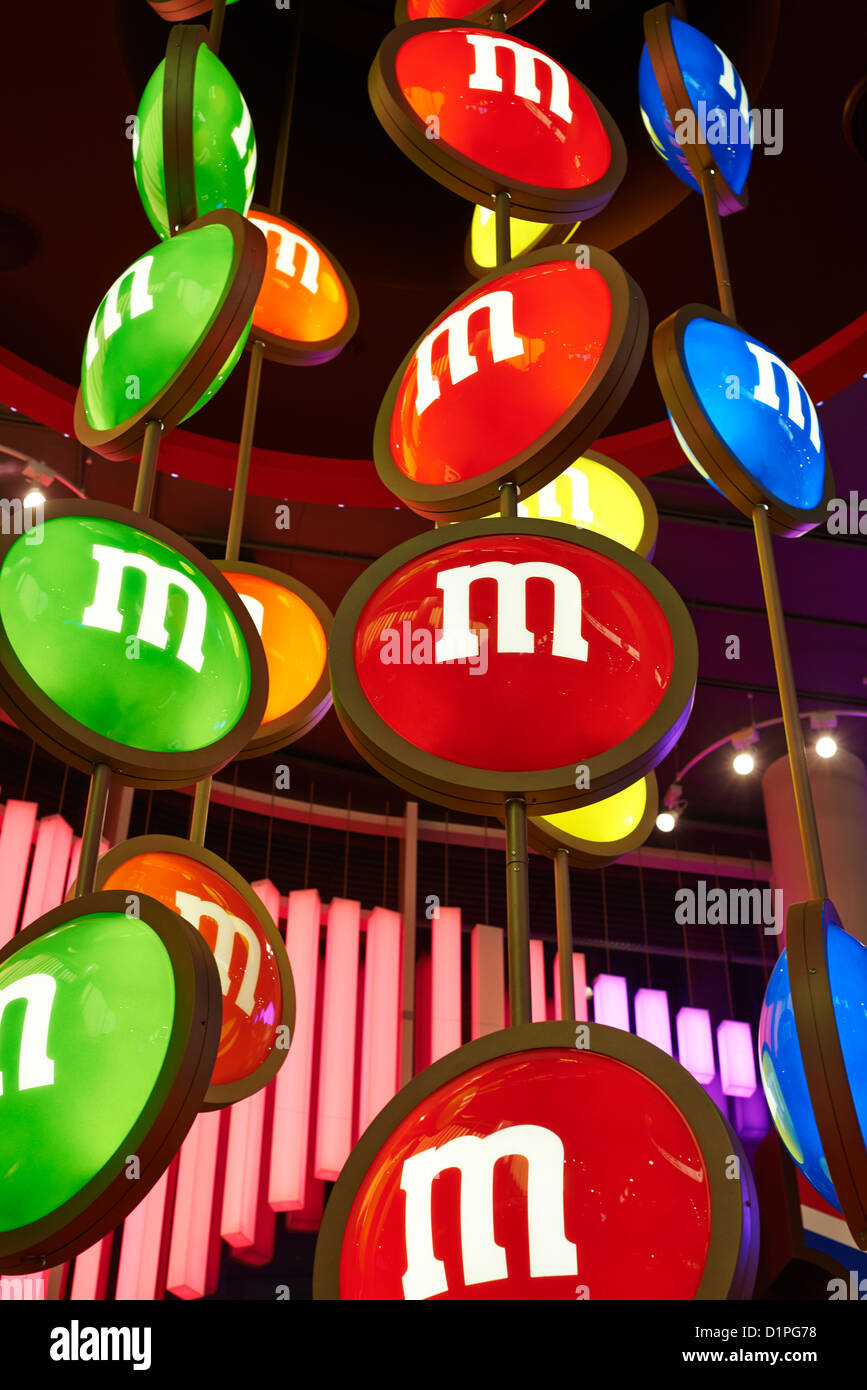 Innenraum des M & M speichern Leicester Square in London UK Stockfoto