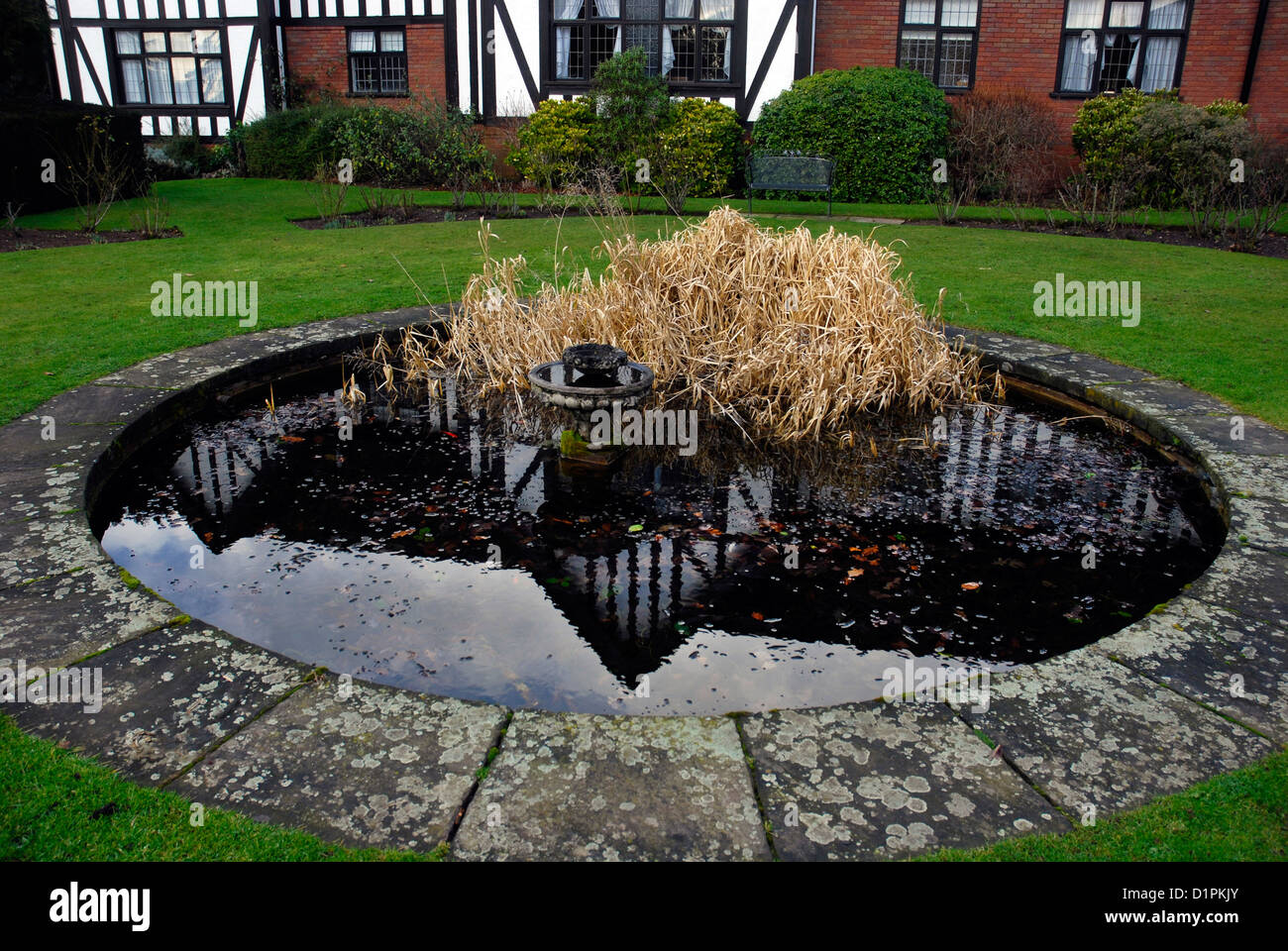 Englischen Herrenhaus Exterieur und Gärten Stockfoto