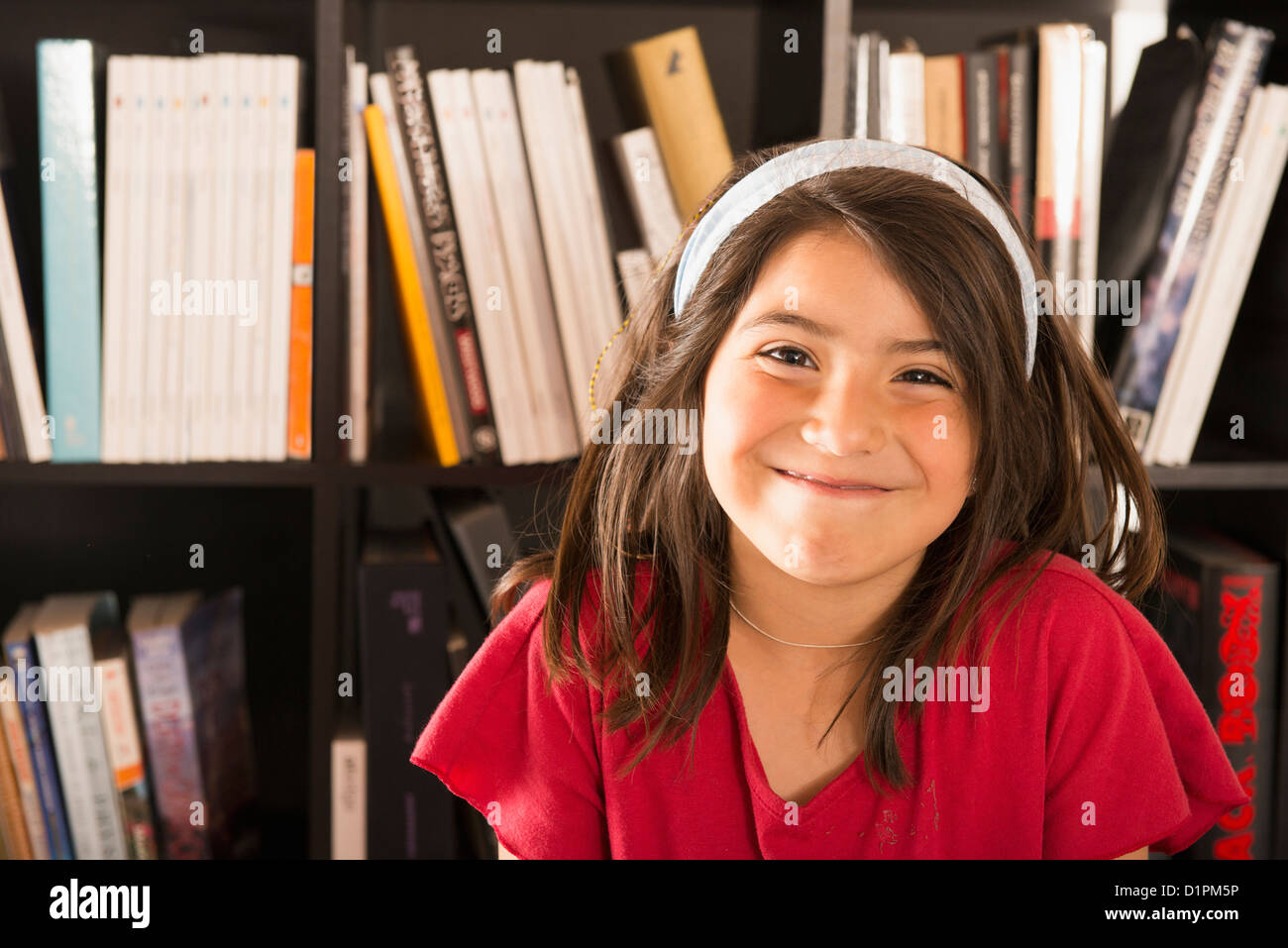 Lächelndes hispanischen Mädchen Stockfoto