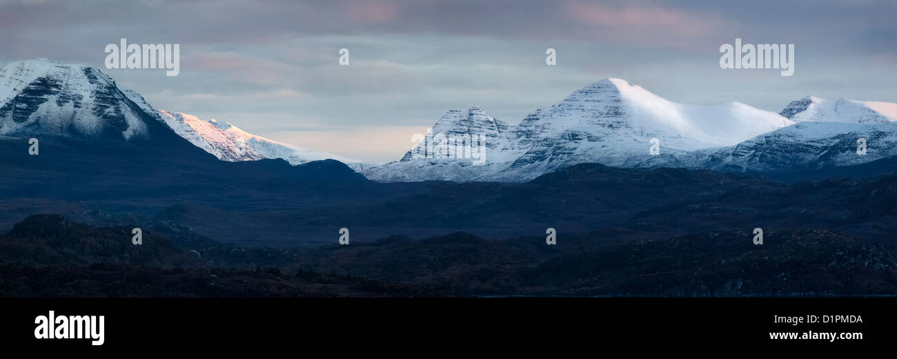 Genähte Panorama der Torridon Berge in den schottischen Highlands-Baosbheinn Stockfoto