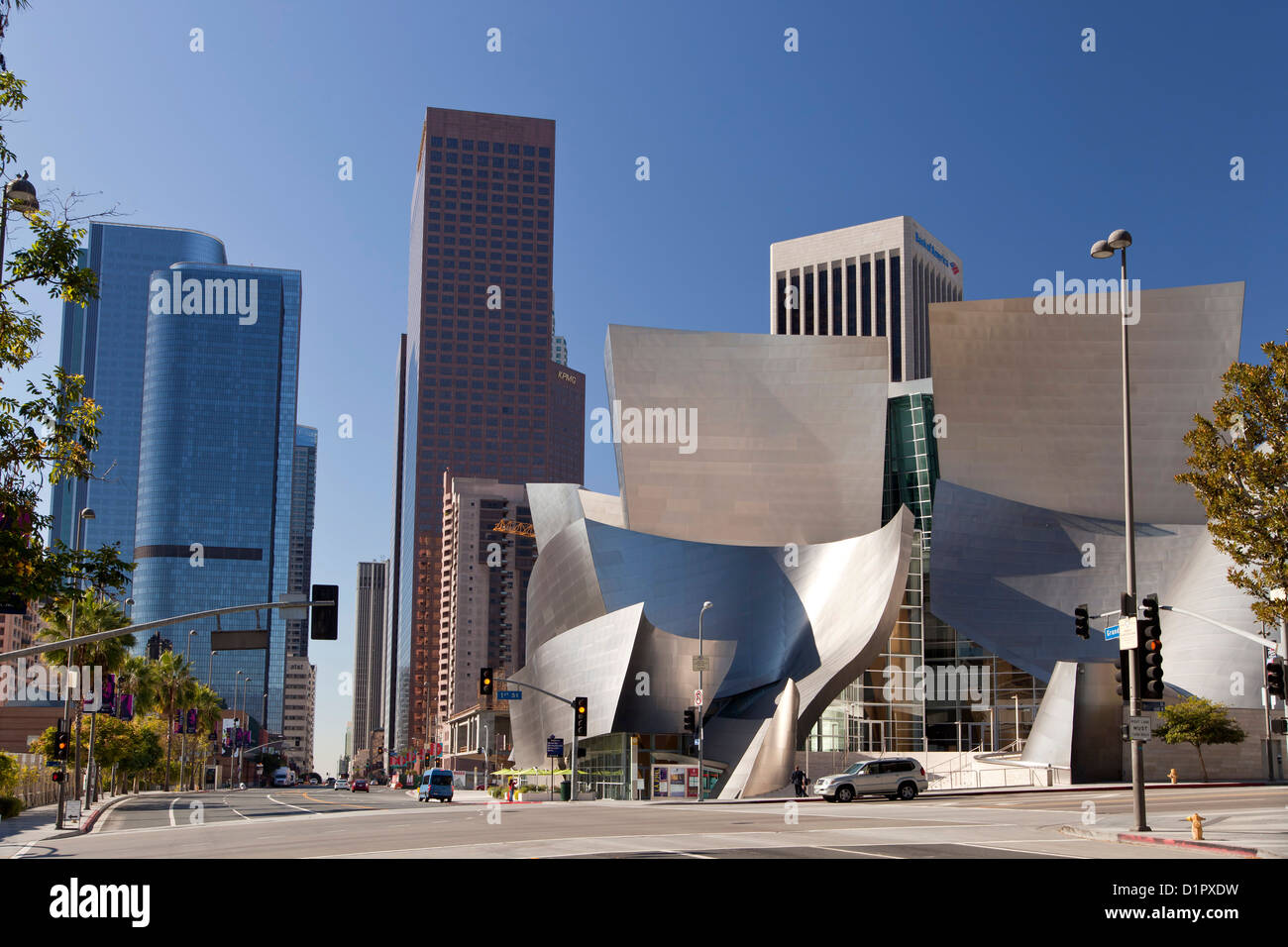 Wolkenkratzer und die Walt Disney Concert Hall, Downtown Los Angeles, California, Vereinigte Staaten von Amerika, USA Stockfoto