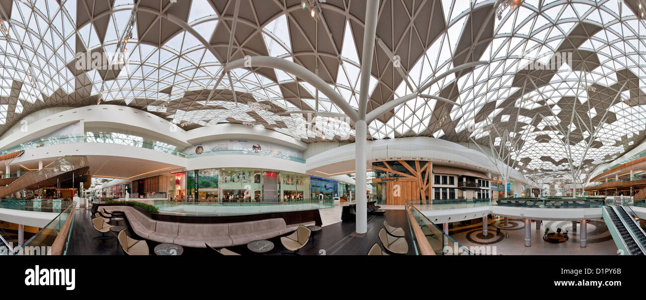 360-Grad Panorama des Innenraums des Westfield Shopping Centre in Shepherds Bush, West London. Stockfoto