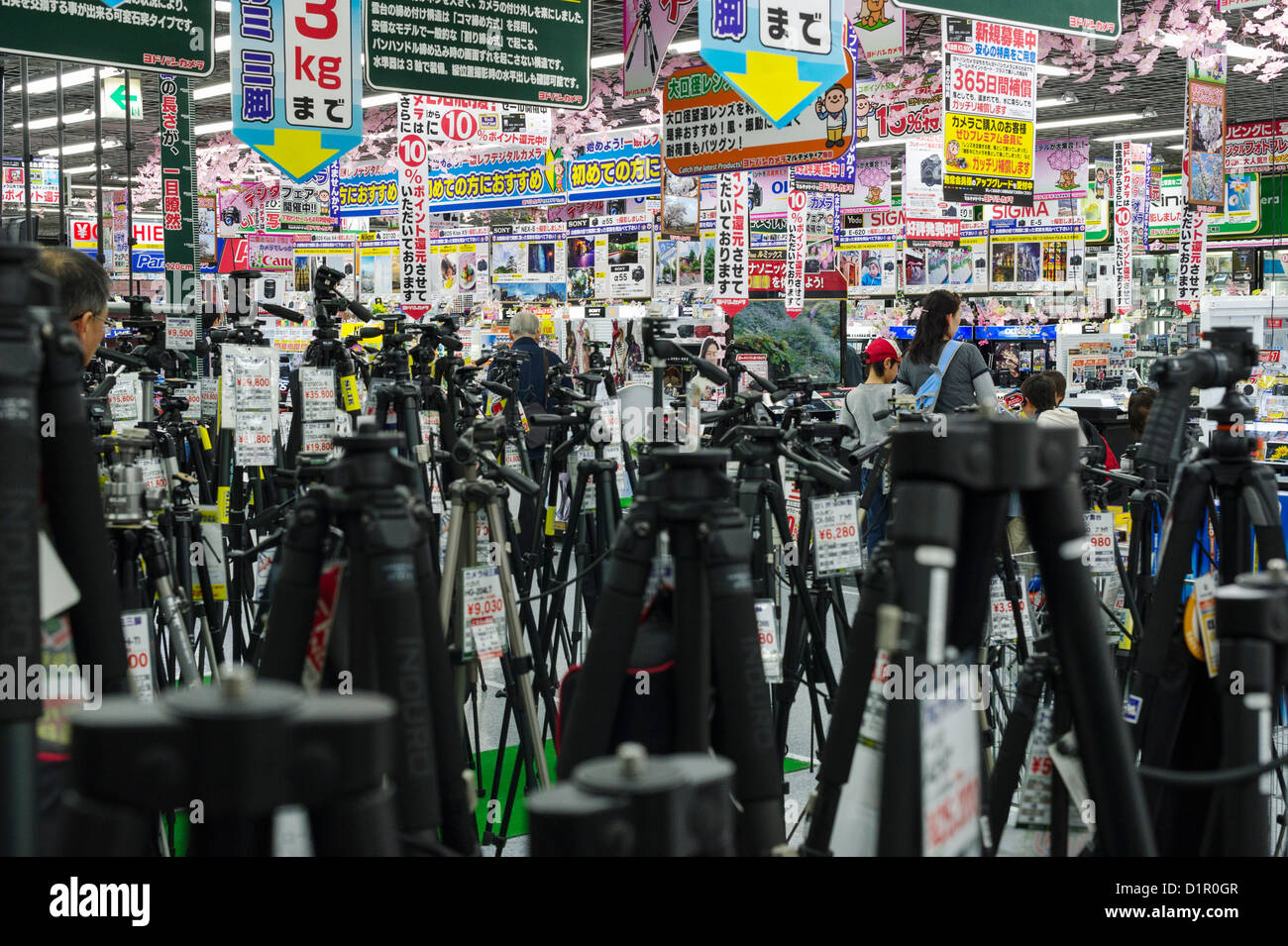 Stative in japanischen Fotogeschäft, Tokio Stockfoto