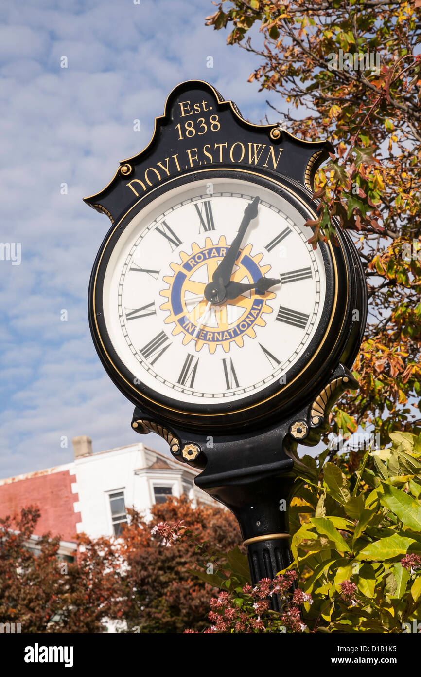 Straßenuhr, Rotary International, Doylestown, PA Stockfoto