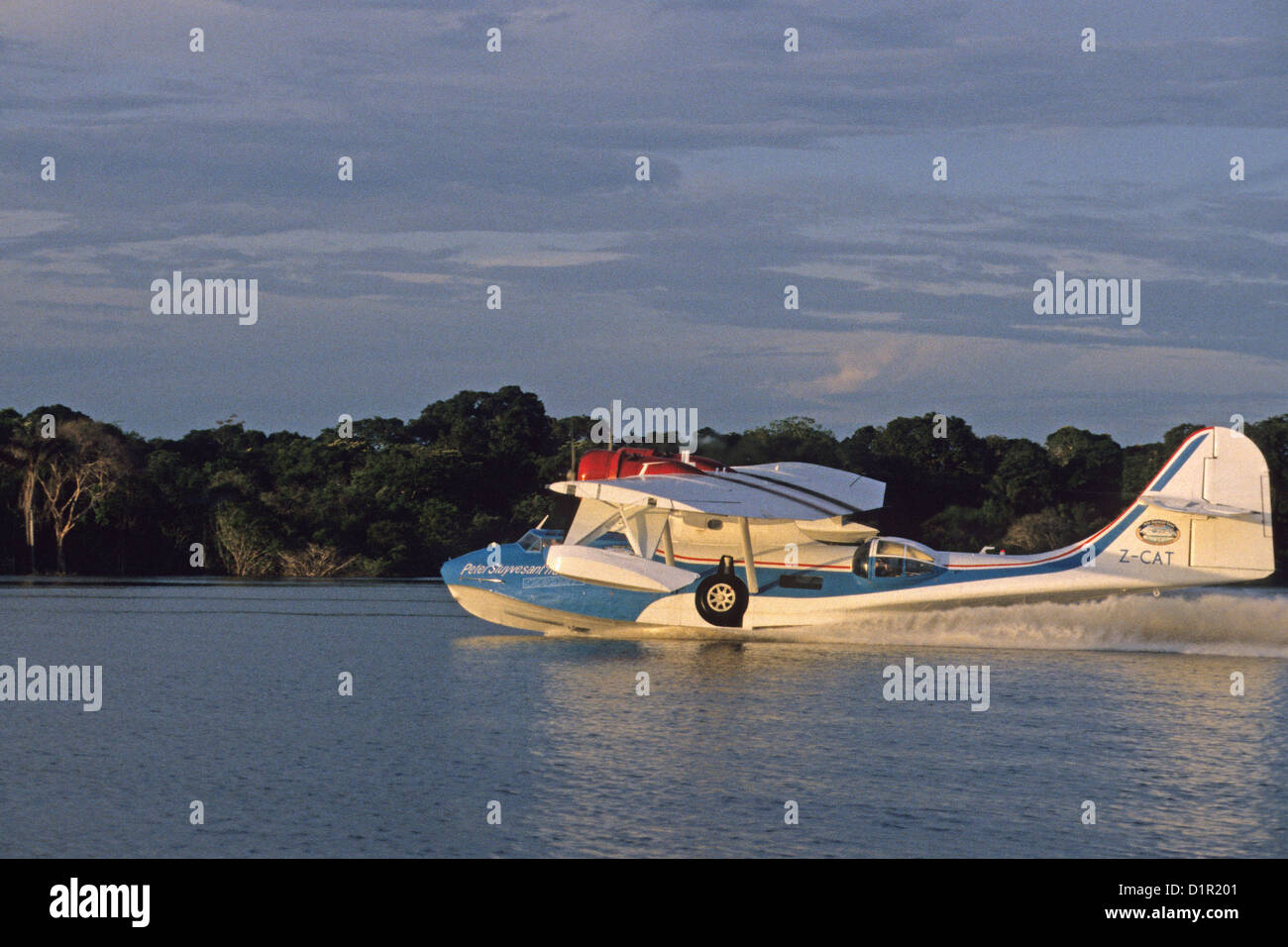 Brasilien, Manaus, Catalina PBY-5A Wasserflugzeug. Flugzeug nehmen vom Rio Negro. Stockfoto