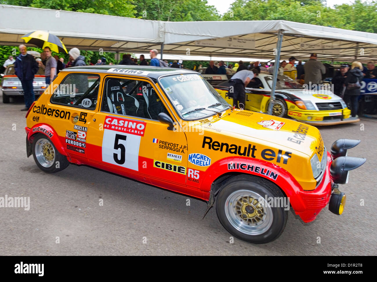 1978-Renault 5 Gruppe 2-Rallye-Auto mit Fahrer Christophe Mirot verlässt das Fahrerlager. 2012 Goodwood Festival of Speed, Sussex, UK. Stockfoto