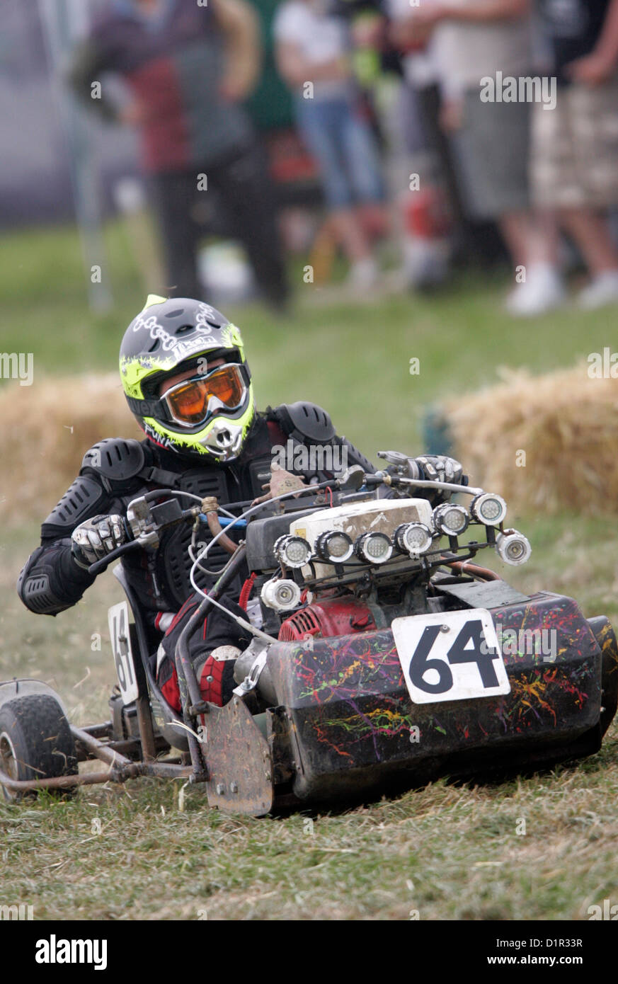 24-Stunden-Rasenmäher-Rennen, Training. Goodwood Agricultural College, West Sussex, England. Stockfoto