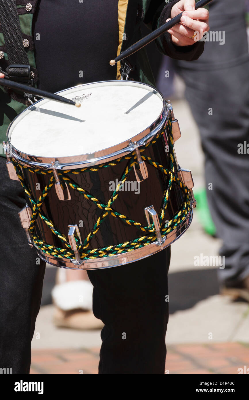 Playing snare drum Fotos und Bildmaterial in hoher Auflösung Alamy