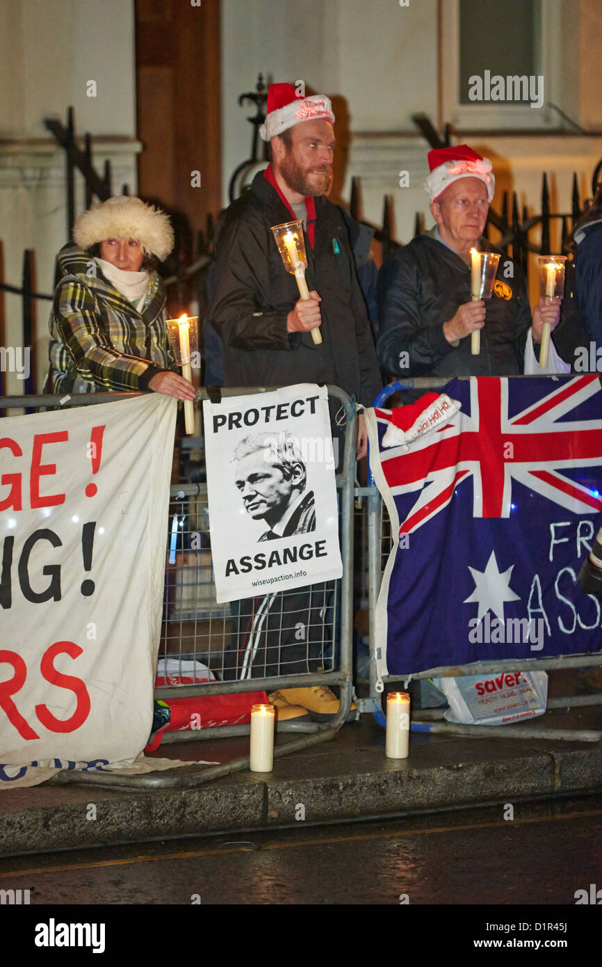 Fans von Julian Assange (nicht abgebildet) protest außerhalb der ecuadorianischen Botschaft in Knightsbridge Stockfoto