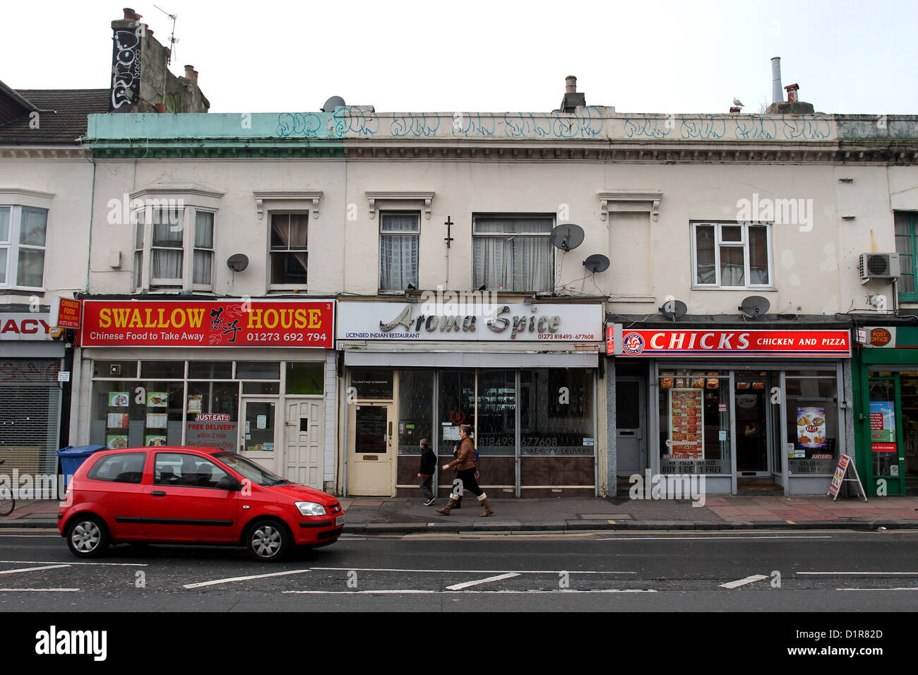 Nehmen Sie Aways und Fast-Food Outlets nebeneinander in Lewes Road, Brighton, East Sussex, UK. Stockfoto