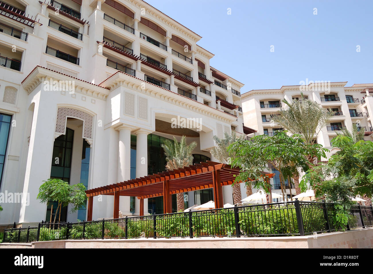 Gebäude des Luxushotels, Saadiyat Island, Abu Dhabi, Vereinigte Arabische Emirate Stockfoto