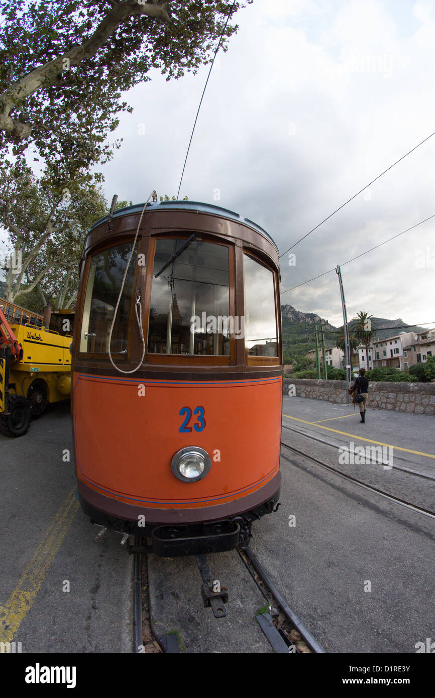 Die Straßenbahnlinie von Sollér, Port de Sollér ist Teil der Orange-Bahn-Linie nach Palma auf Mallorca Stockfoto