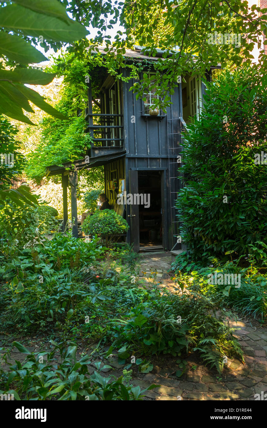 New York City, New York USA, East Village Scenic, E. 6th St Botanical Community Garden, Small House, Biodiversité Urbanisierung Stockfoto