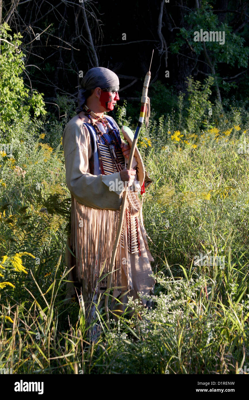 Ein Native American Indian-Mann mit einem Speer Stockfoto
