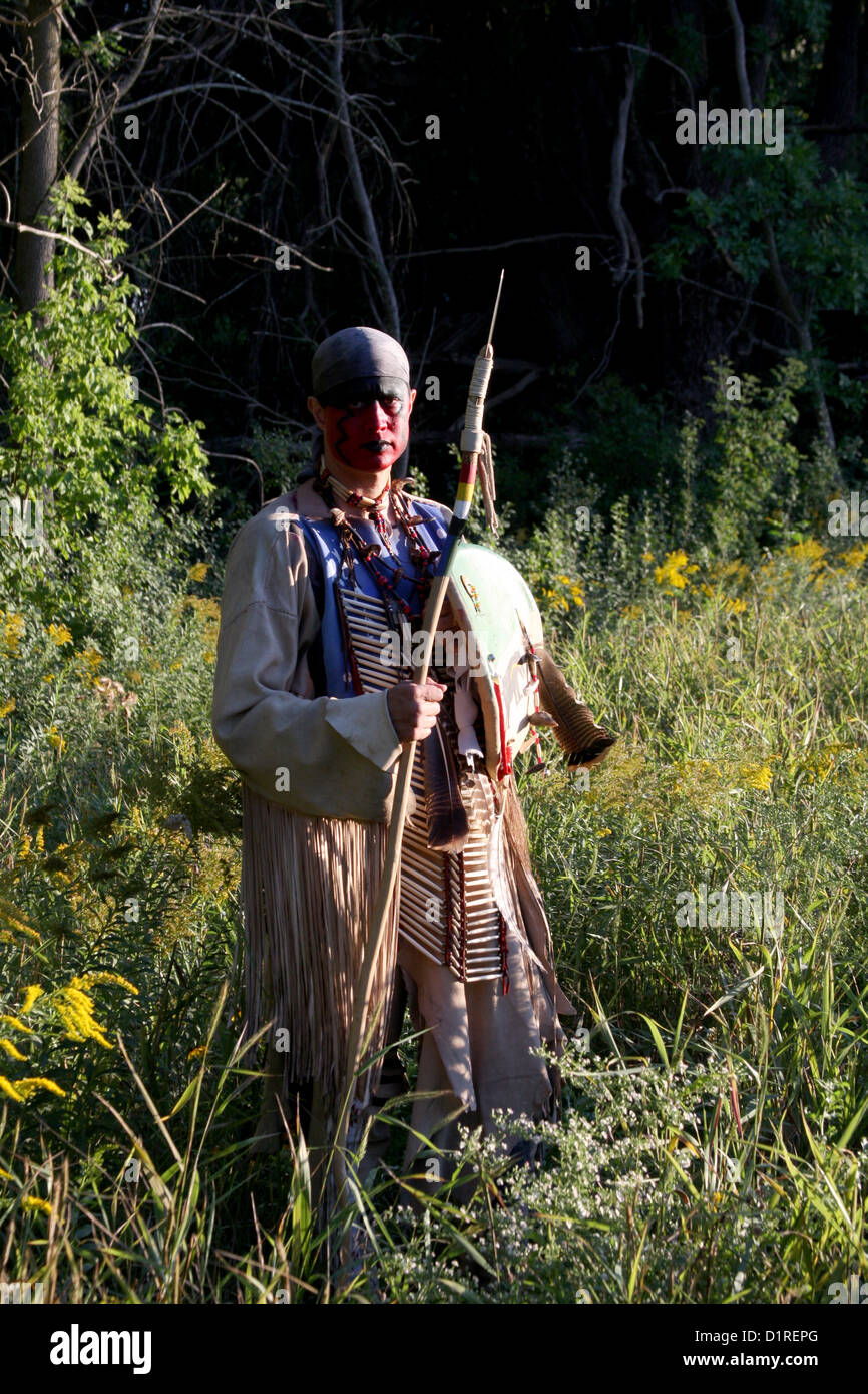 Ein Native American Indian-Mann mit einem Speer Stockfoto