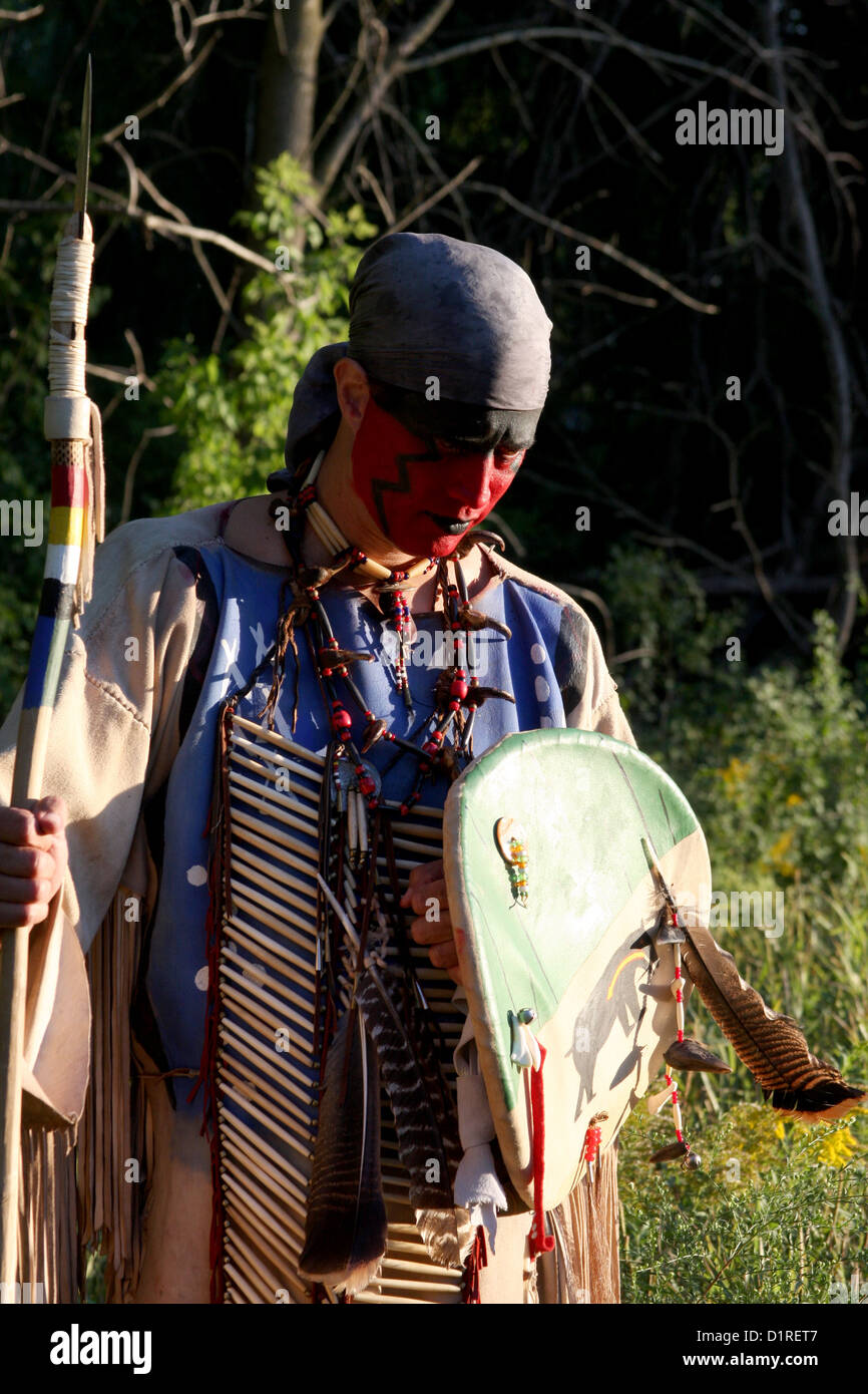 Ein Native American Indian-Mann mit einem Speer Stockfoto