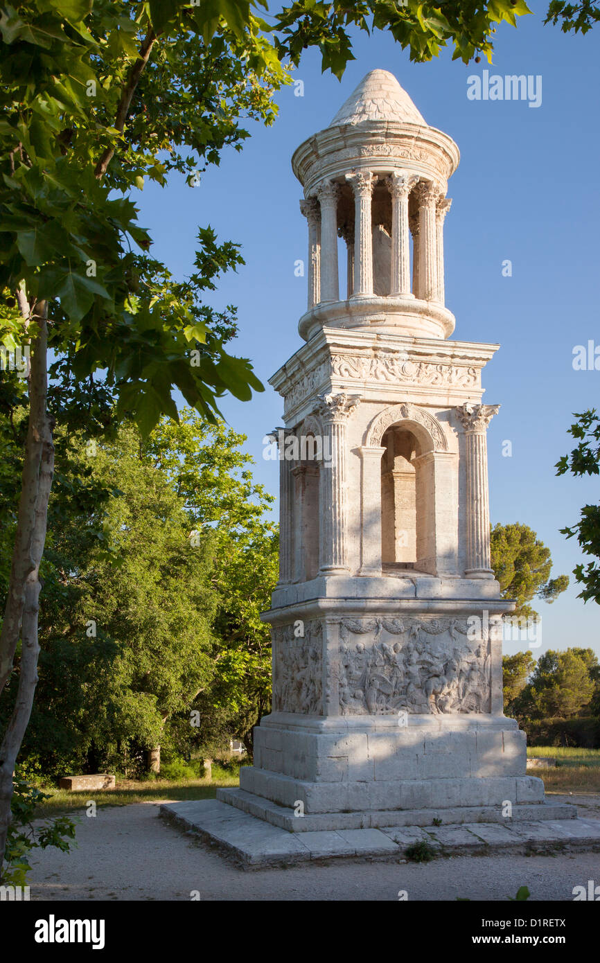 Geschnitzte römischen Trophy am antiken Stadt Glanum in der Nähe von Saint Remy de Provence, Frankreich Stockfoto