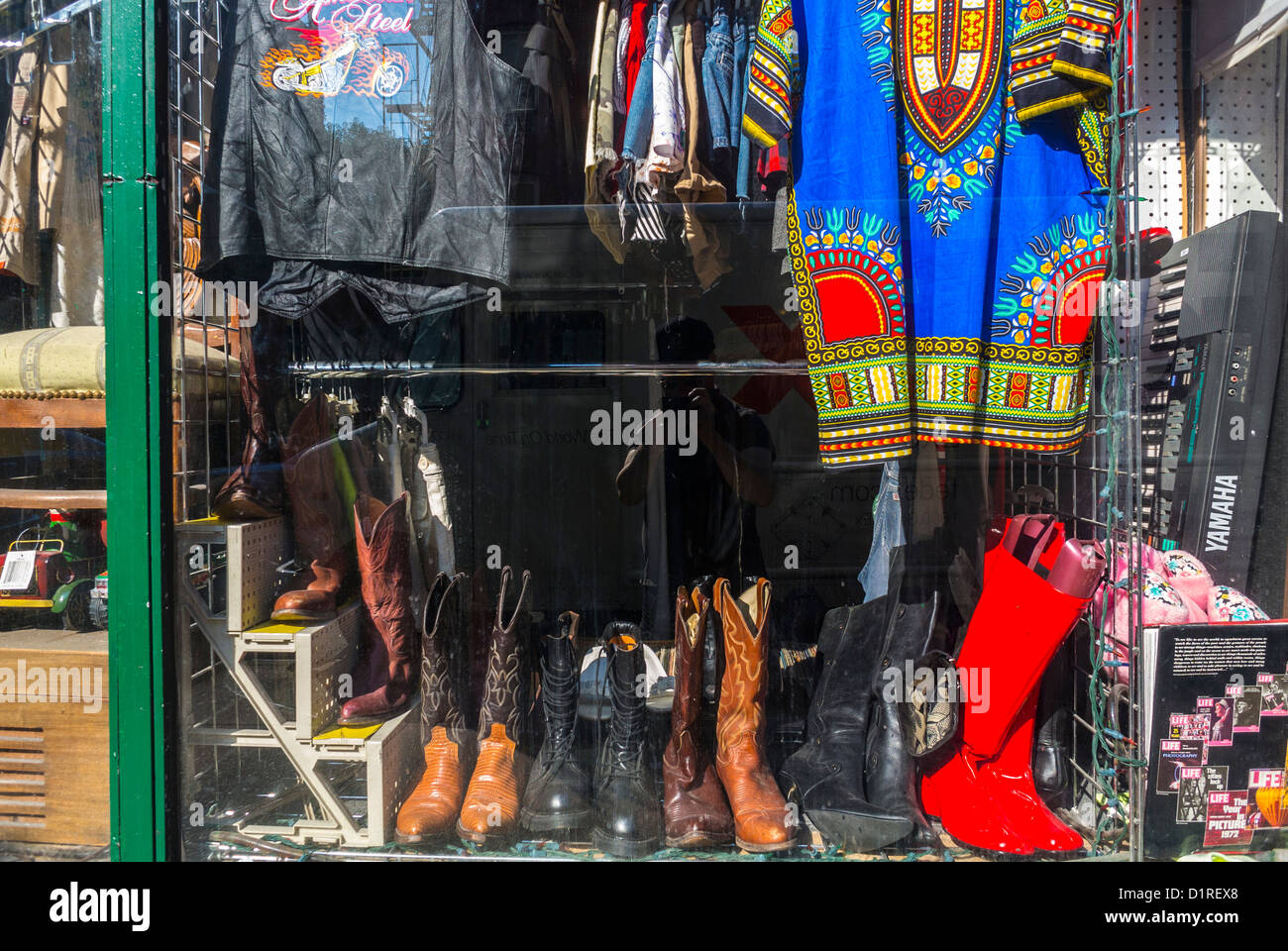 New York, NY, USA, East Village , Einkaufen, Schaufenster, Vintage-Kleidung, Laden für alte Kleidung, „Monk Thrift Shop“ Stockfoto