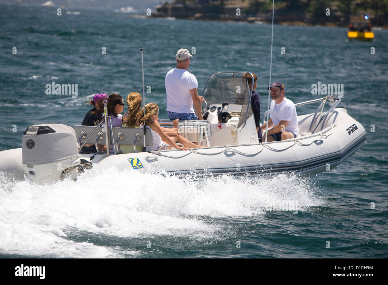 Familie, genießen Sie eine Fahrt im Hafen von sydney Stockfoto