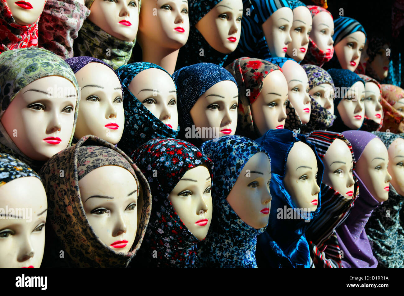 Nahaufnahme der weibliche Schaufensterpuppe Köpfe Hijab Stockfoto