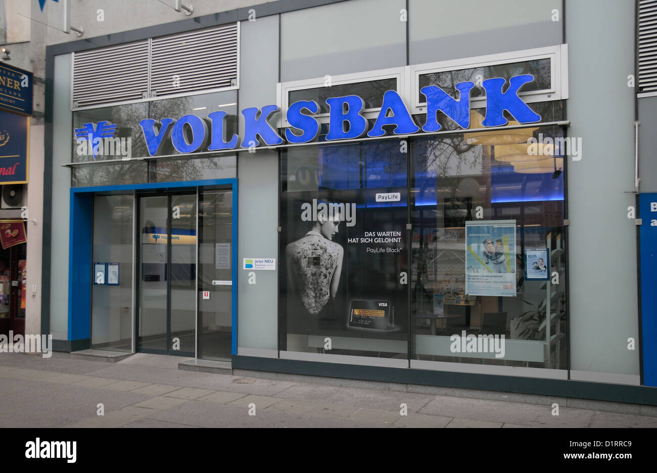Ein Zweig der Vertriebsbank Volksbank ("Völker-Bank") in Wien, Österreich. Stockfoto
