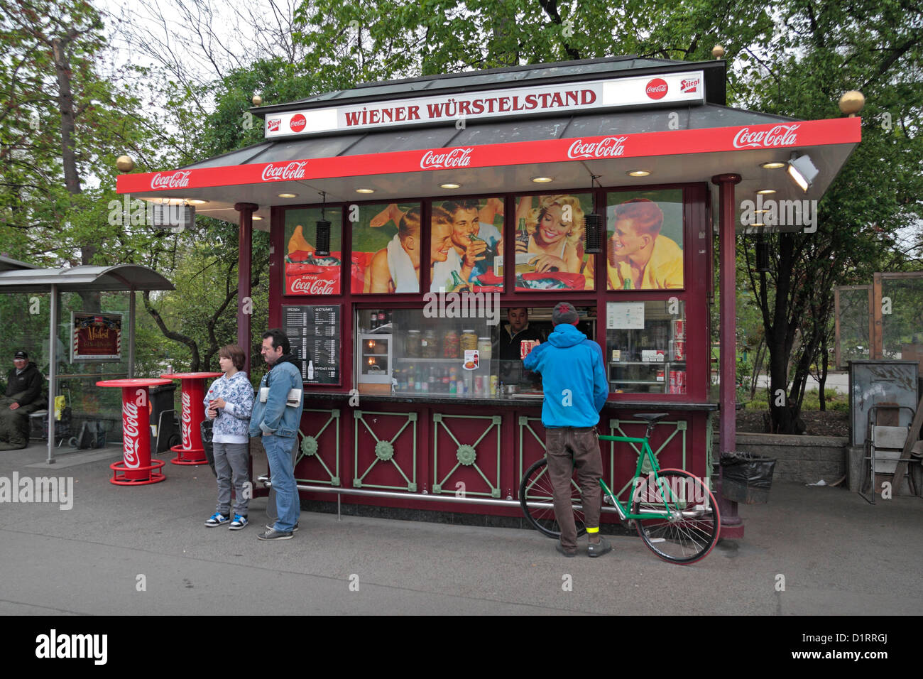 Einem Straßenstand Wiener führt (Hot-Dog, Würstchen, etc.) in Wien, Österreich. Stockfoto