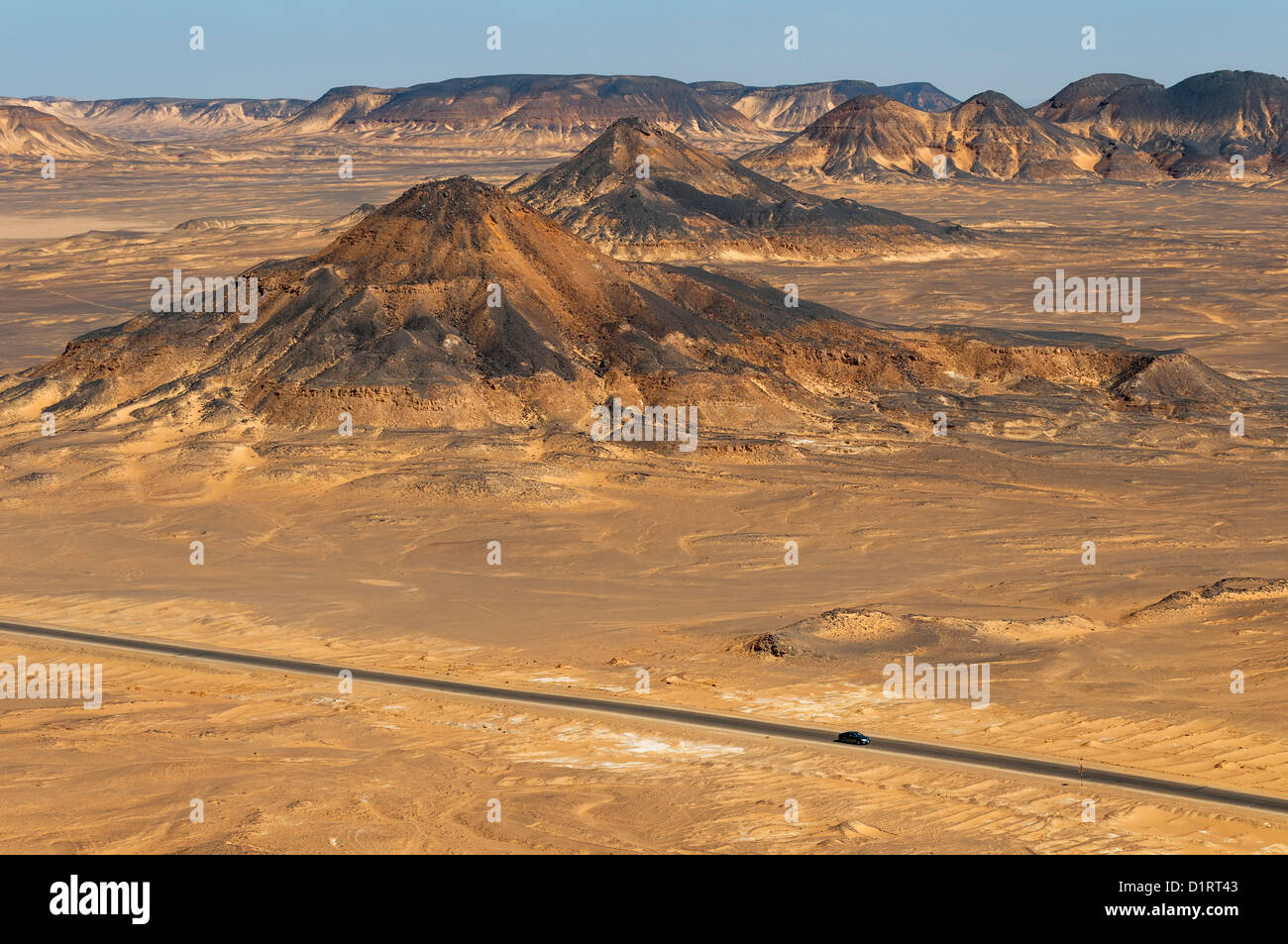 Kairo - Bahariya Straßenkreuzung schwarze Wüste, Ägypten Stockfoto