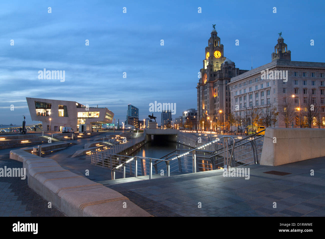 Liverpool Waterfront & Liver buildings Stockfoto